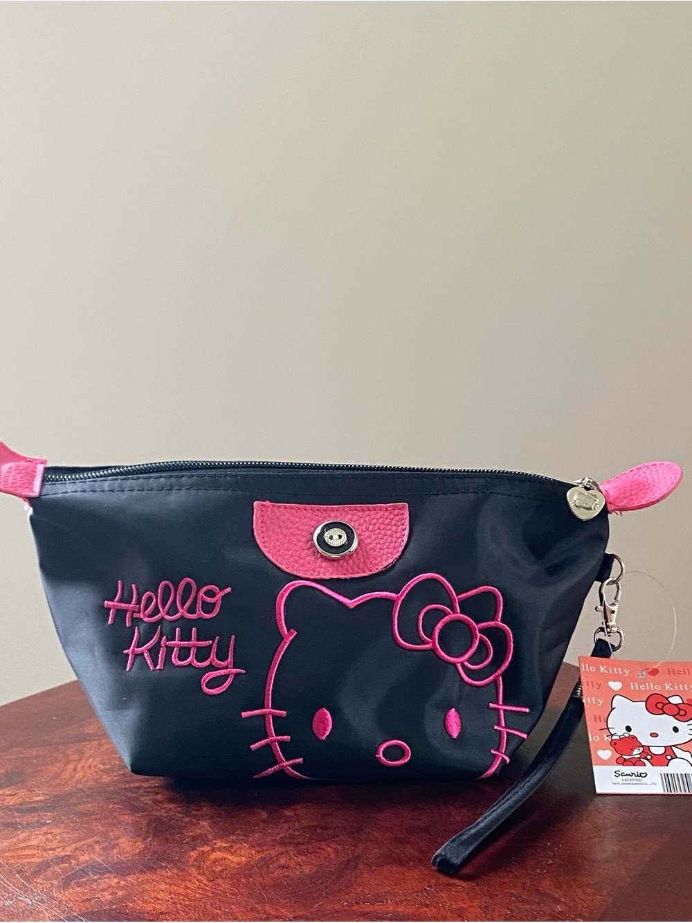 Hello Kitty Pink Tumbler & Two Hello Kitty Pouches - Picture 4 of 7